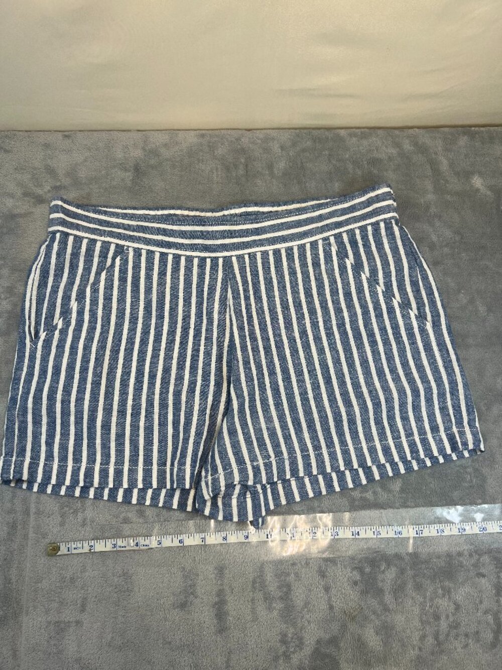 max studio blue and white stripped shorts sz XL